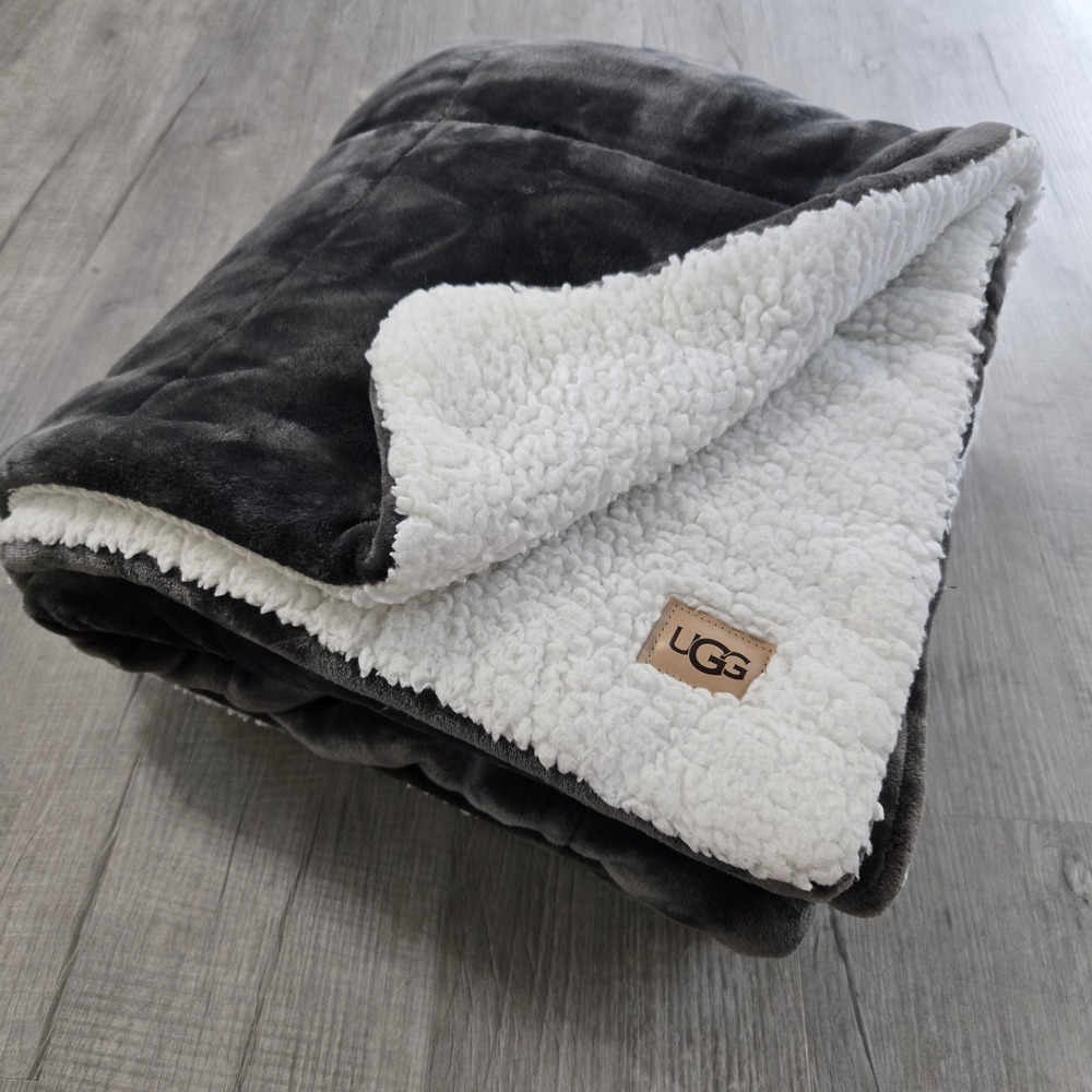 UGG Blanket 48x68 Charcoal Grey Sherpa Reversible Plush Throw Cozy Winter